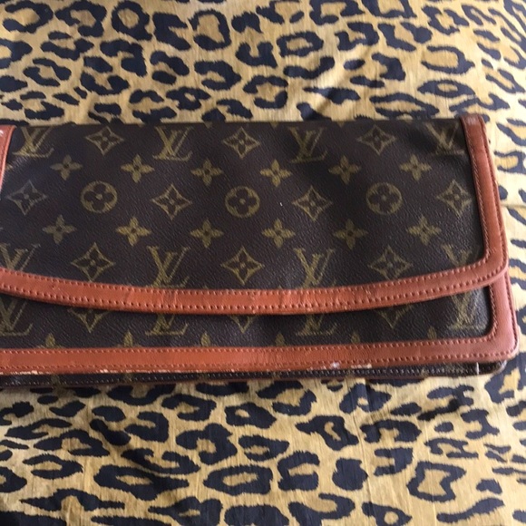 Louis Vuitton RARE clutch🌺Authentic 🌺 Vintage🌺 - Picture 2 of 4